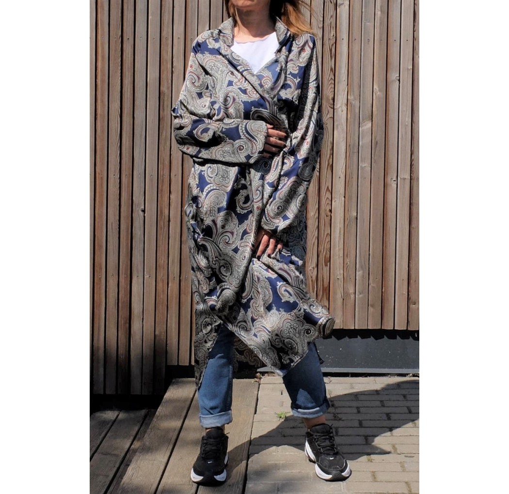 Letni płaszczyk typu kimono oversize palermo frattali - ujęcie przód Letni płaszczyk typu kimono oversize palermo frattali - ujęcie przód