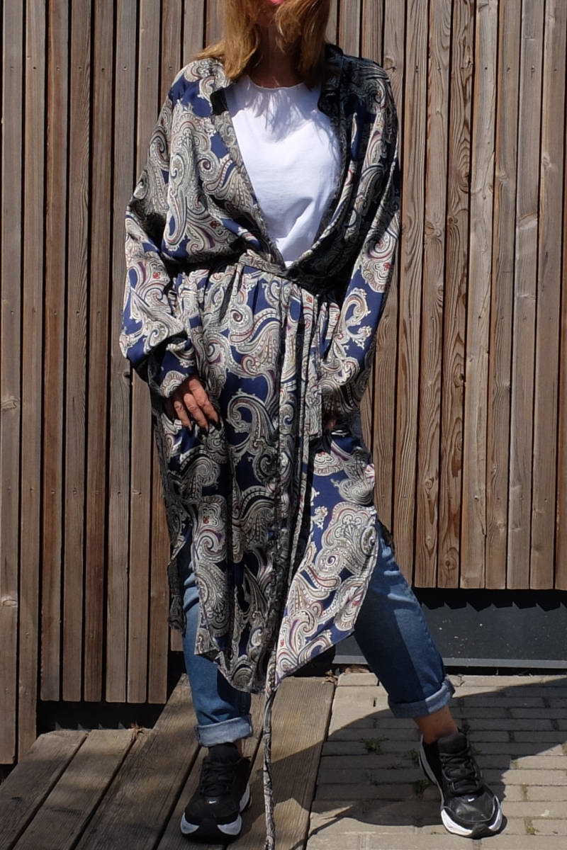 Letni płaszczyk typu kimono oversize palermo frattali - ujęcie przód 2 Letni płaszczyk typu kimono oversize palermo frattali - ujęcie przód 2
