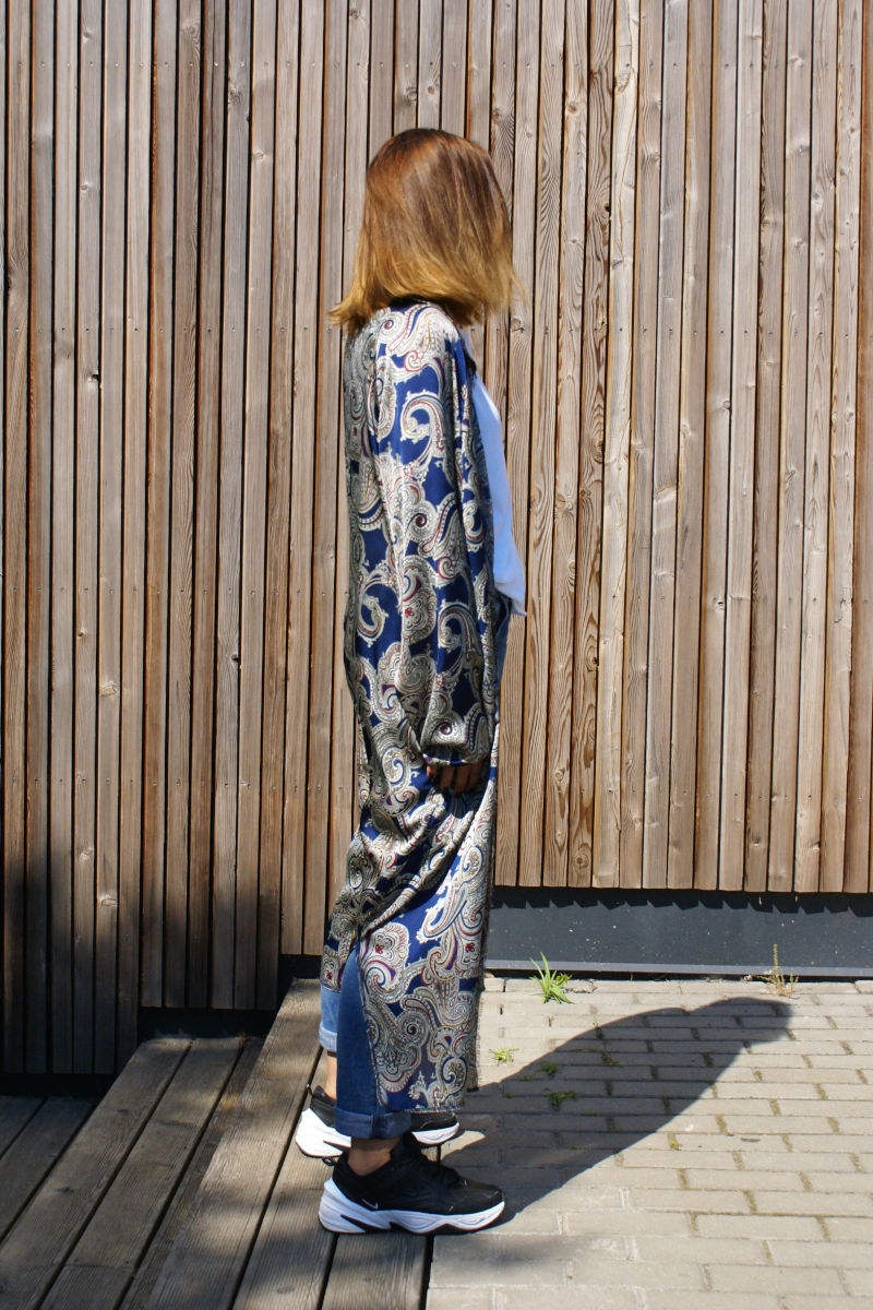 Letni płaszczyk typu kimono oversize palermo frattali - ujęcie bok Letni płaszczyk typu kimono oversize palermo frattali - ujęcie bok