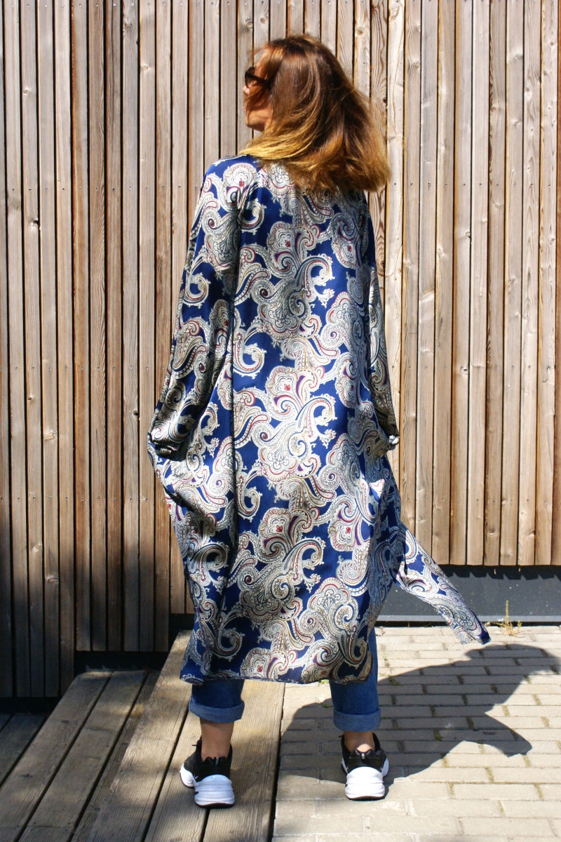 Letni płaszczyk typu kimono oversize palermo frattali - ujęcie tył Letni płaszczyk typu kimono oversize palermo frattali - ujęcie tył