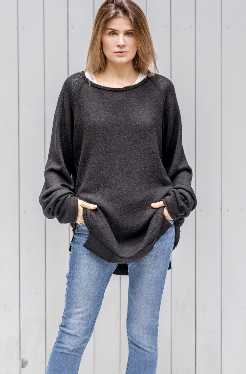 czarny sweterek Kopenhaga Gray front zbliżenie czarny sweterek Kopenhaga Gray front zbliżenie