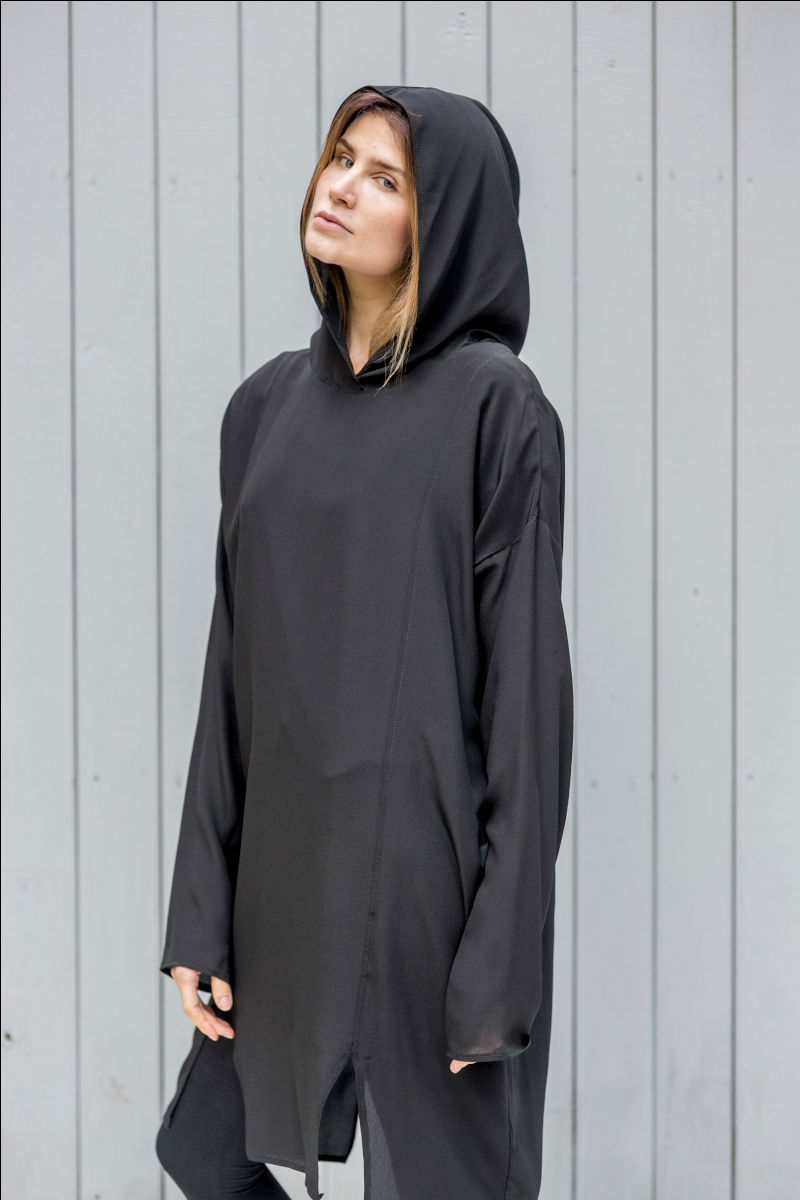sukienka jedwabna z kapturem długi rękaw Kopenhaga silk front 2 sukienka jedwabna z kapturem długi rękaw Kopenhaga silk front 2