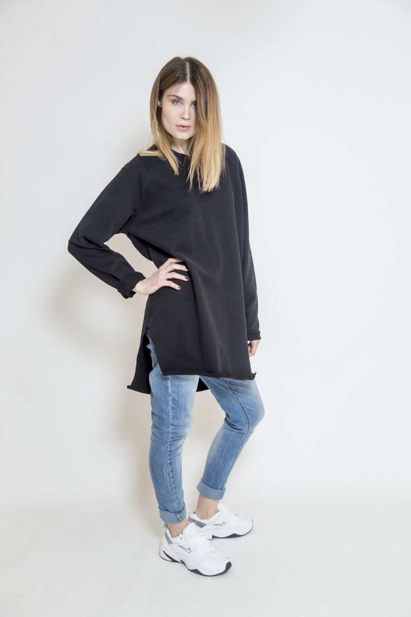 bluza_oslo_black_bok czarna_bluza_oversize_delCane_widok_bok