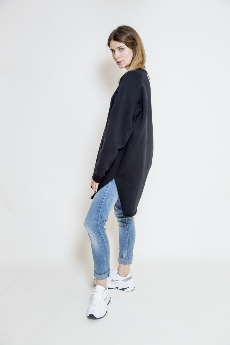 bluza_oslo_black_bok_2 czarna_bluza_oversize_delCane_widok_bok