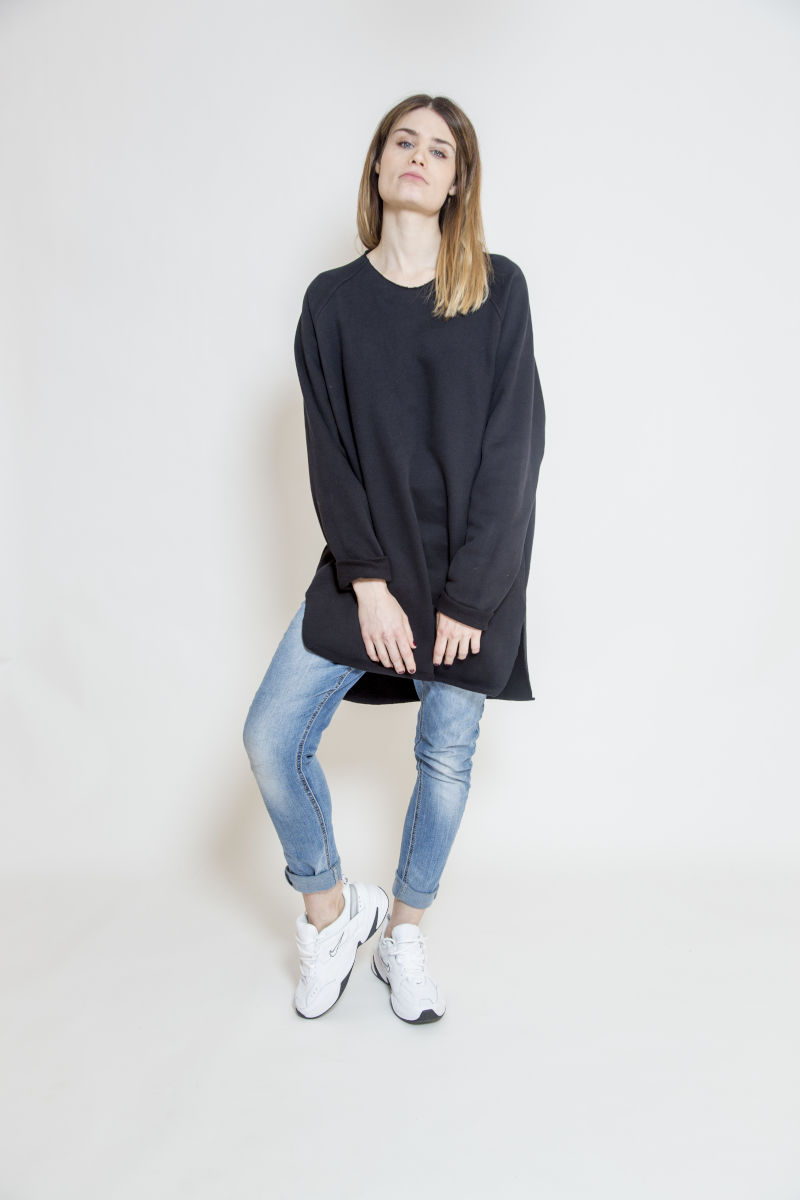 bluza_oslo_black_przód_2 czarna_bluza_oversize_delCane_widok_przód