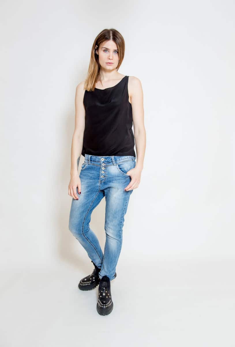 jedwabny_top_oslo_black_przód czarny_jedwabny_top_delCane_widok_przód