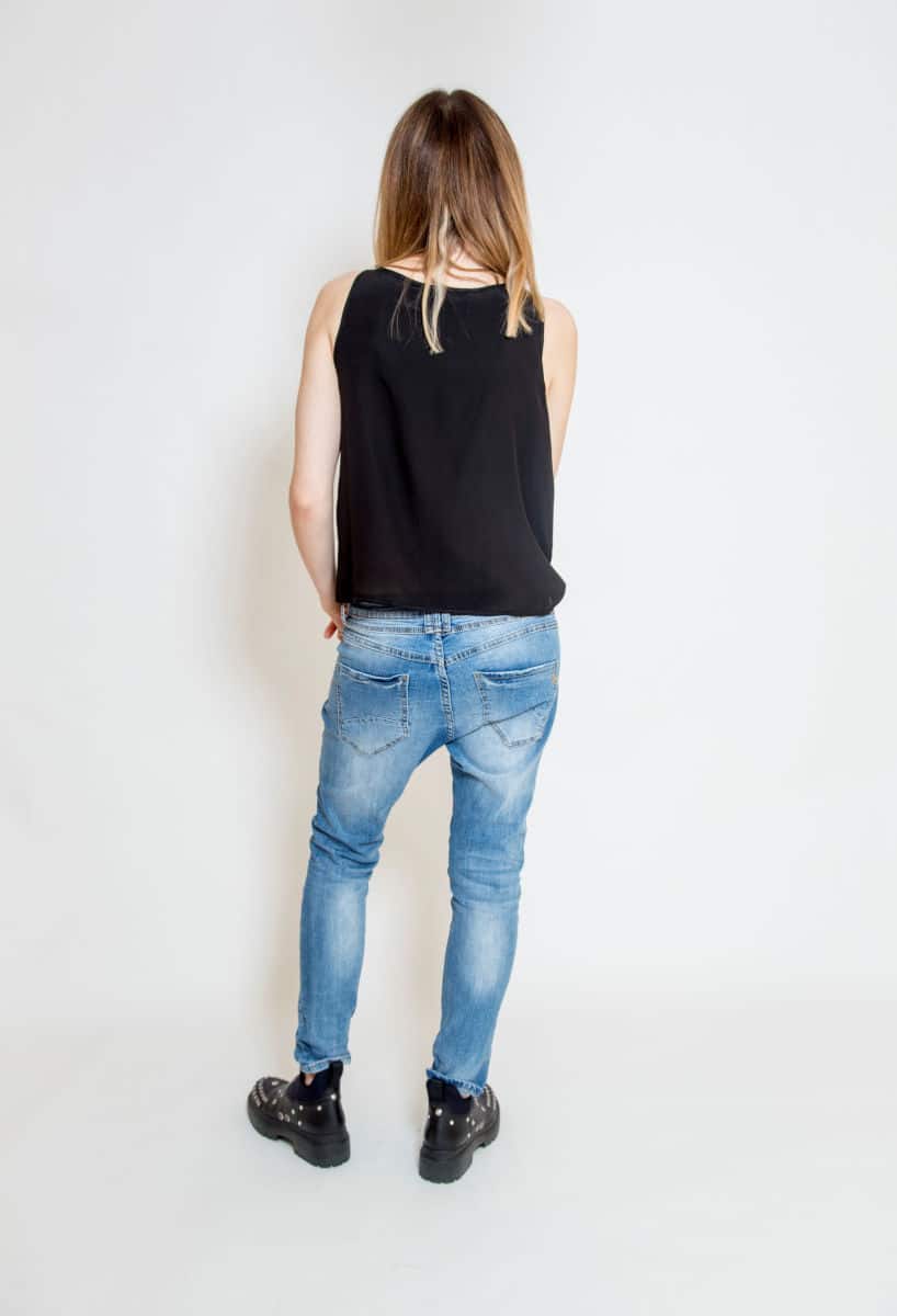 jedwabny_top_oslo_black_tył czarny_jedwabny_top_delCane_widok_tył