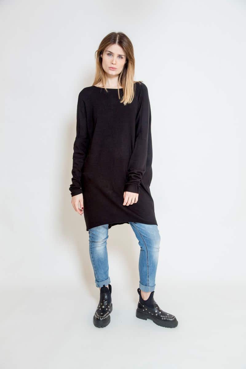 sukienka_oversize_oslo_deep_black_przód (2) czarna_sukienka_oversize_delCane_widok_przód