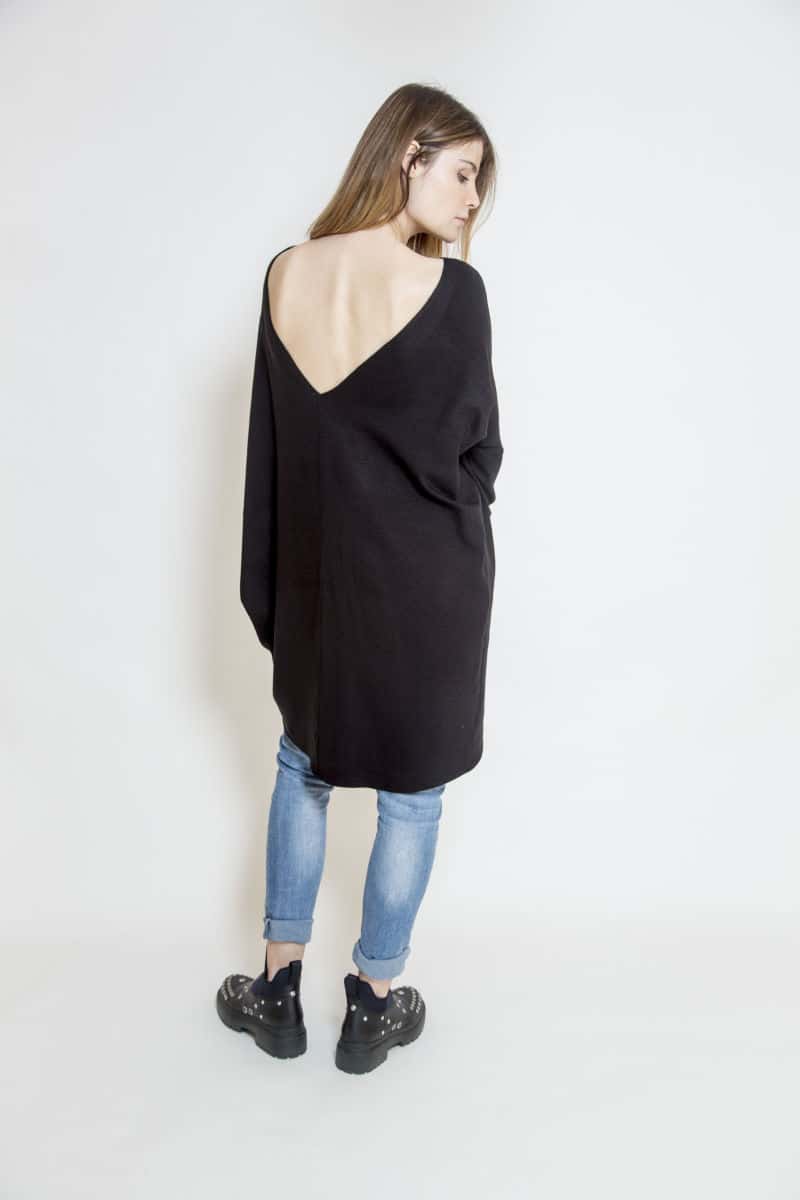 sukienka_oversize_oslo_deep_black_tył czarna_sukienka_oversize_delCane_widok_tył