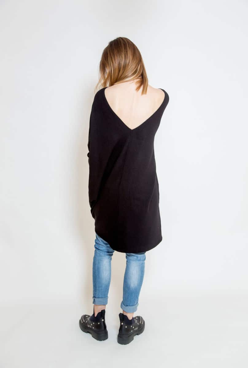 sukienka_oversize_oslo_deep_black_tył_1 czarna_sukienka_oversize_delCane_widok_tył