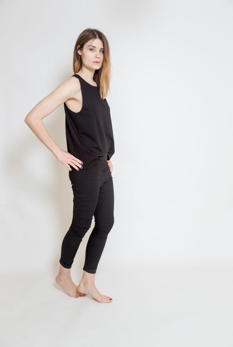 top_oversize_oslo_black_bok czarny_top_delCane_widok_bok