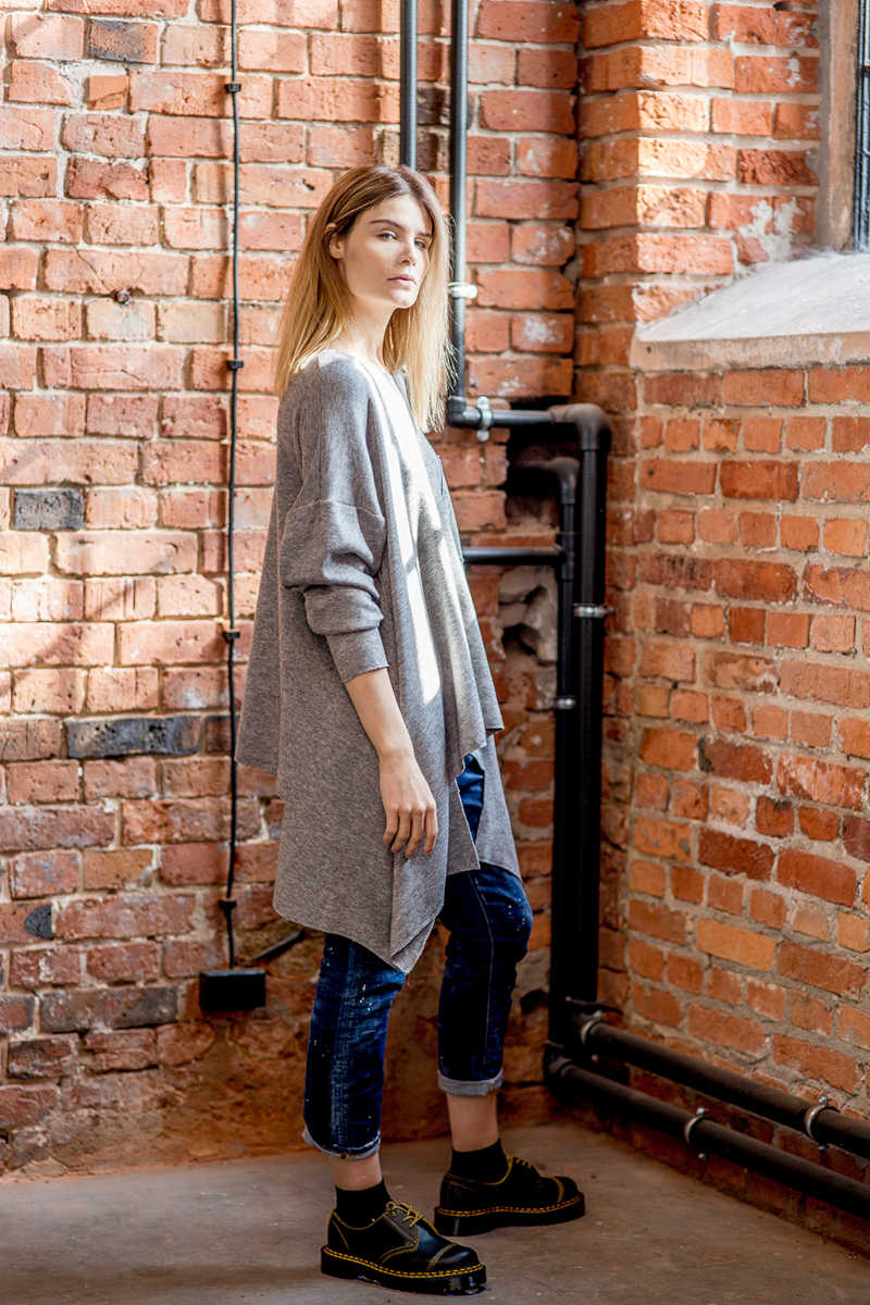delcane szary sweterek amsterdam gray ala poncho bok prawy_m delcane-szary-sweterek-amsterdam-gray-ala-poncho-bok-prawy