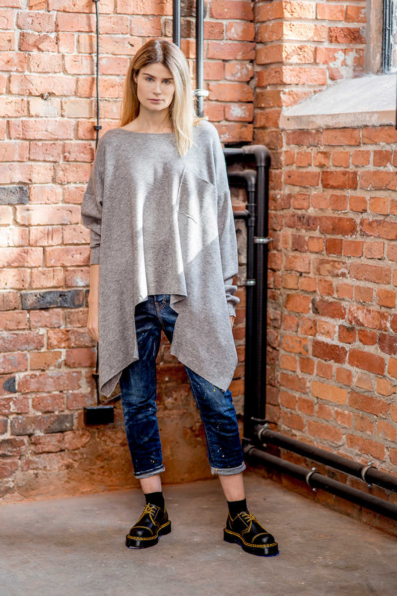 delcane szary sweterek amsterdam gray ala poncho przod_m delcane-szary-sweterek-amsterdam-gray-ala-poncho-przod