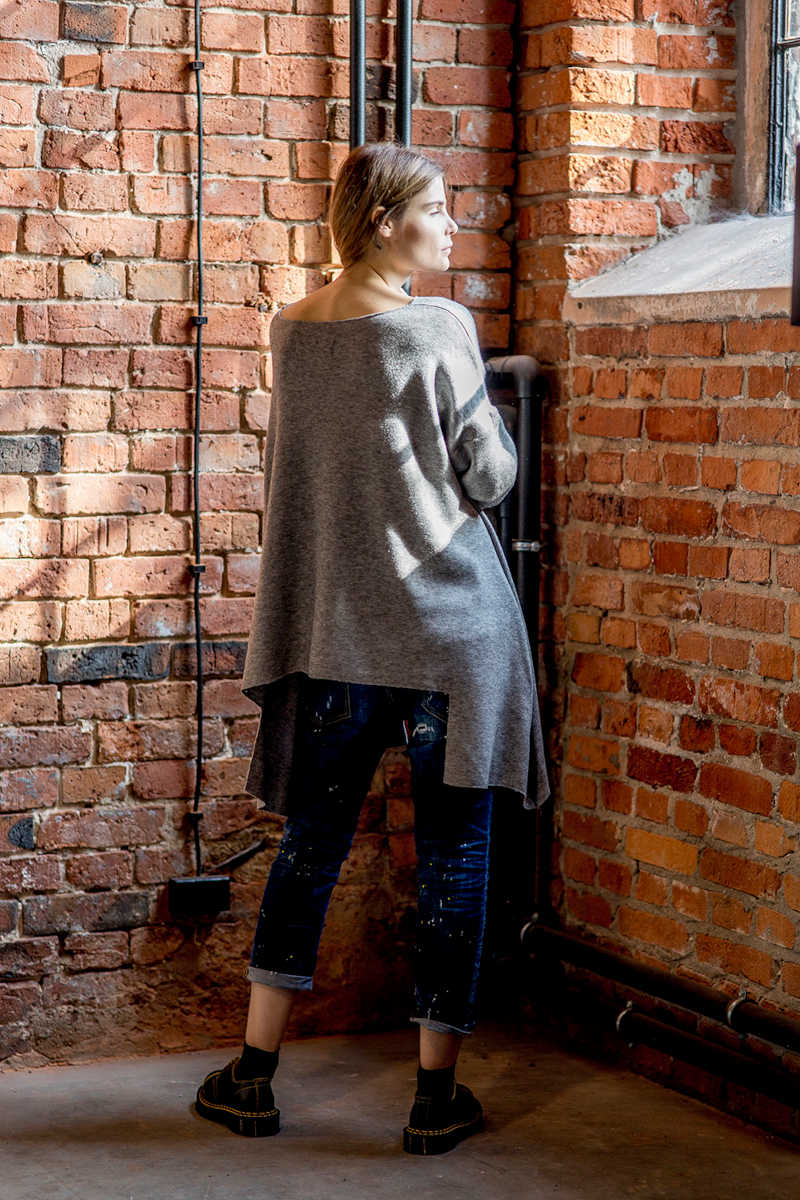 delcane szary sweterek amsterdam gray ala poncho tyl_m delcane-szary-sweterek-amsterdam-gray-ala-poncho-tyl_