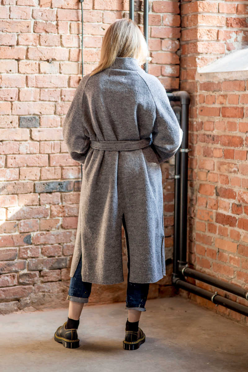 płaszcz delcane Amsterdam Gray tył pasek m płaszcz-delcane-Amsterdam-Gray-tył-pasek