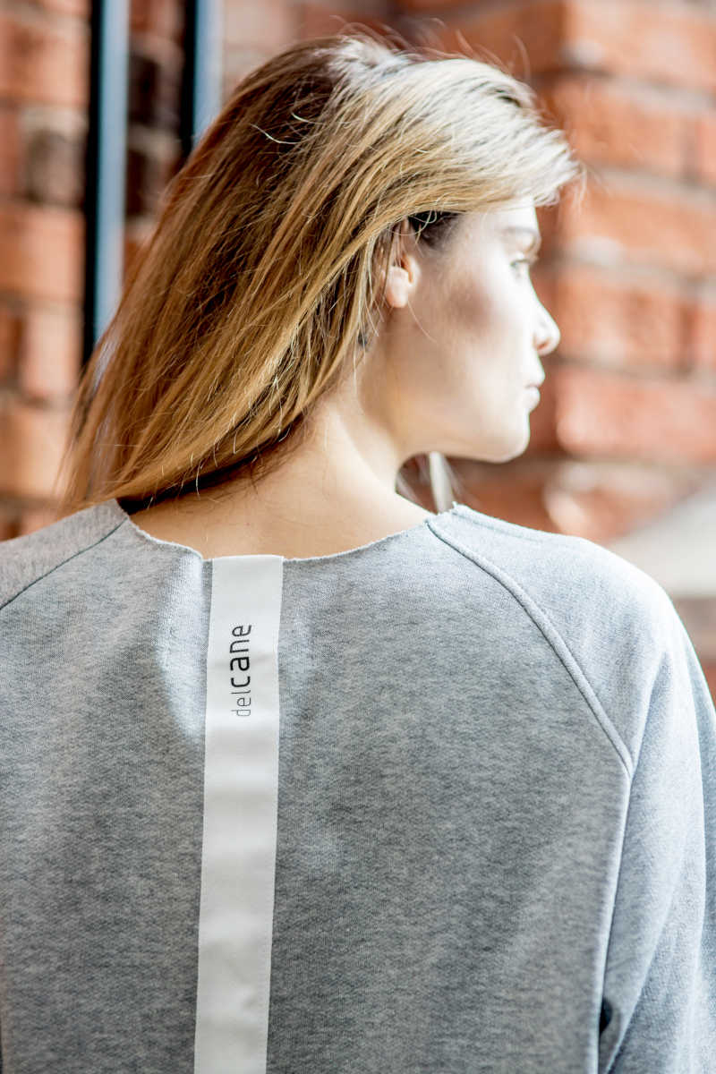 szara bluza delcane amsterdam gray tyl detal _m_ szara-bluza-delcane-amsterdam-gray-detal tasma