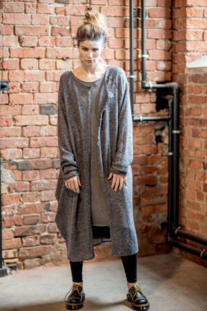 szary-dlugi-sweter-amsterdam-gray-II-przod
