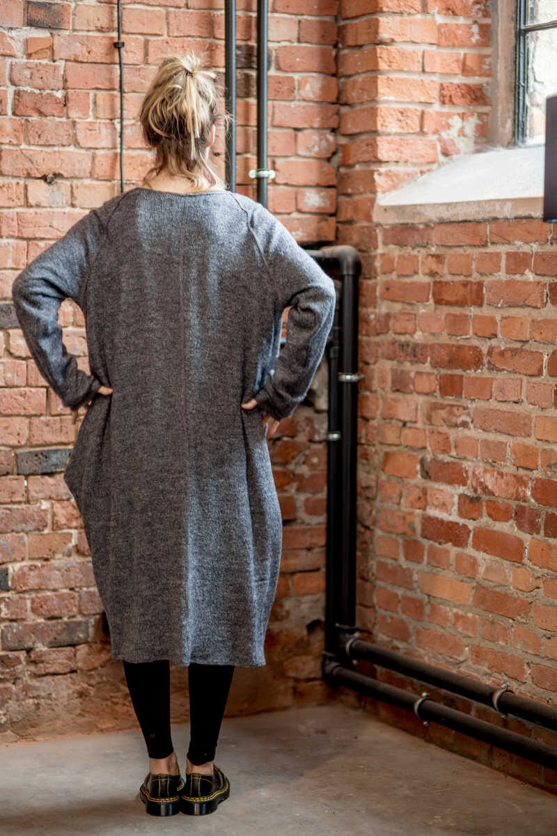 szary-dlugi-sweter-amsterdam-gray-II- tyl