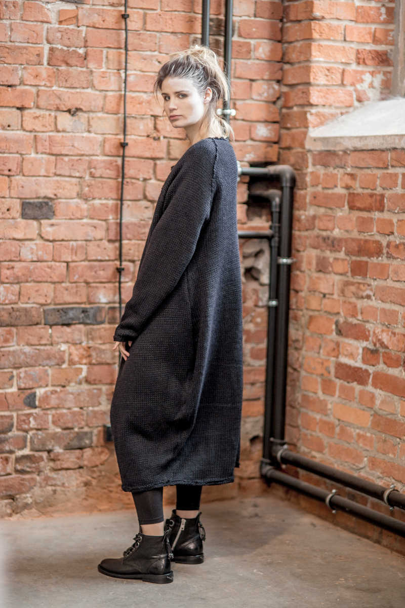 czarny sweter delcane amsterdam balck bok lewy _small_ czarny-sweter-delcane-amsterdam-balck bok