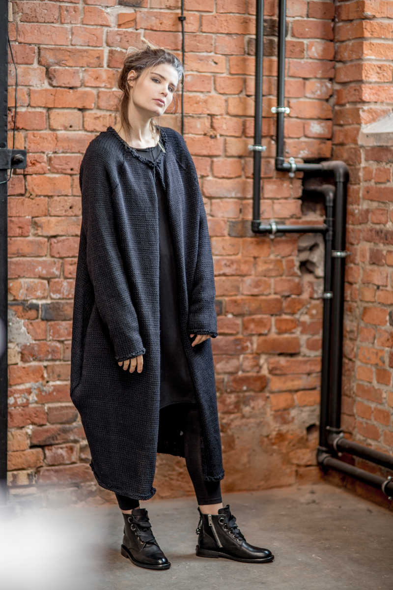 czarny sweter delcane amsterdam balck przod _small_ czarny-sweter-delcane-amsterdam-balck-przod 2
