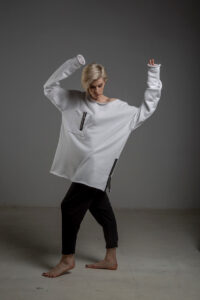 bluza oversize delcane biala TOKYO white przod 2m
