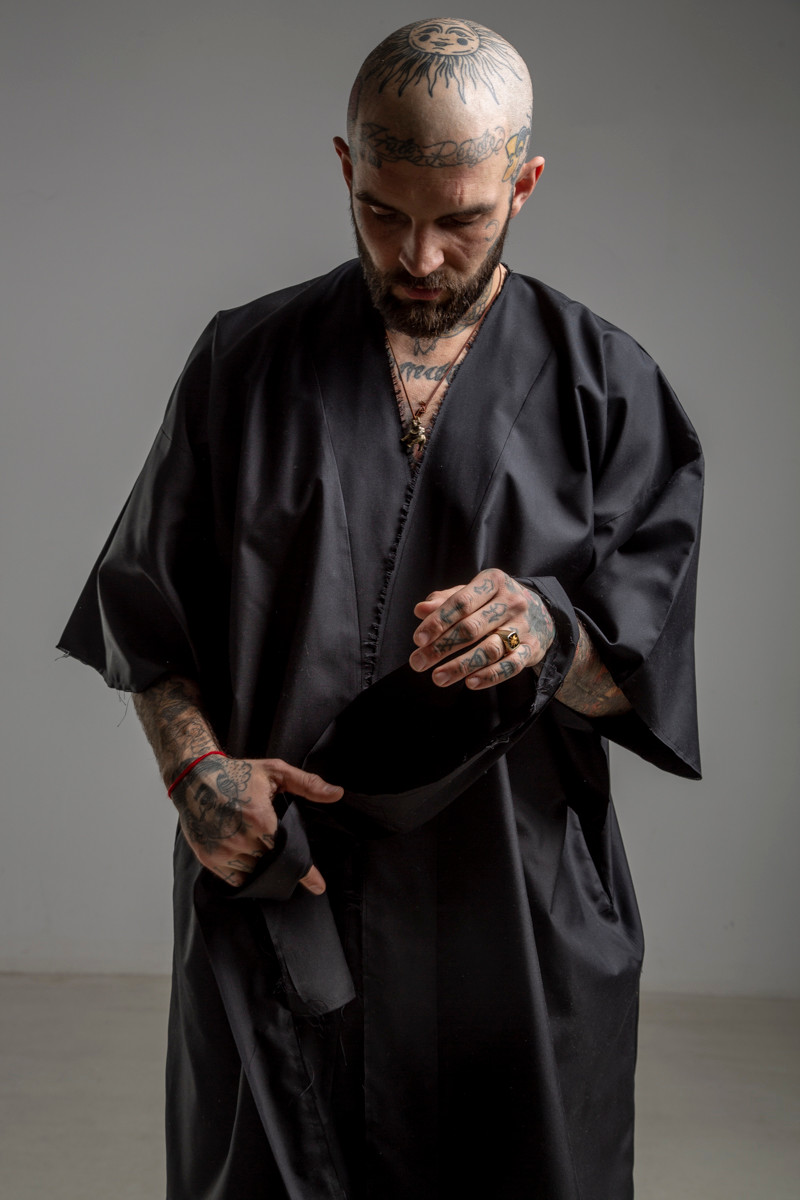 delcane kimono jedwabne TOKYO black him przod detal 1m delcane kimono jedwabne TOKYO black him przod detal 1m