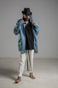 delcane niebieska bluza z kapturem TOKYO blue man przod 1m