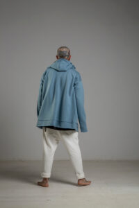 delcane niebieska bluza z kapturem TOKYO blue man tyl 1m
