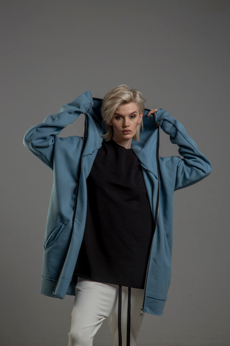 niebieska bluza delcane z kapturem TOKYO blue przod 1m