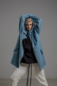 niebieska bluza delcane z kapturem TOKYO blue przod 3m