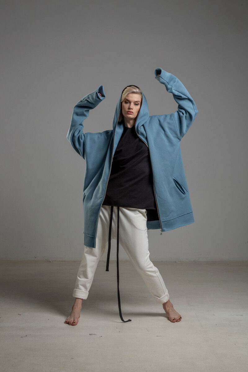 niebieska bluza delcane z kapturem TOKYO blue przod 4m