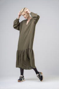 długa-sukienka-zielona-delCane-kolekcja-Paris