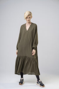 długa-sukienka-zielona-delCane-kolekcja-Paris