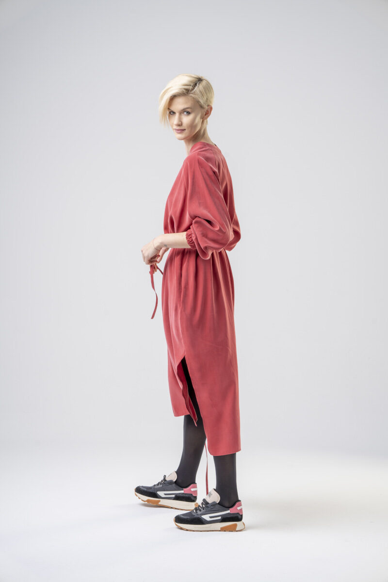 długa-sukienka-czerwona-delCane-kolekcja-Paris