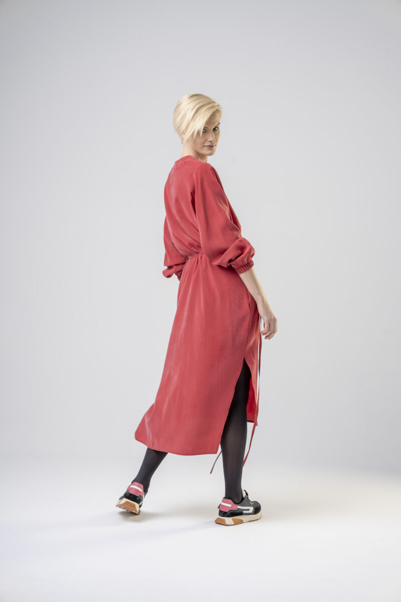 długa-sukienka-czerwona-delCane-kolekcja-Paris