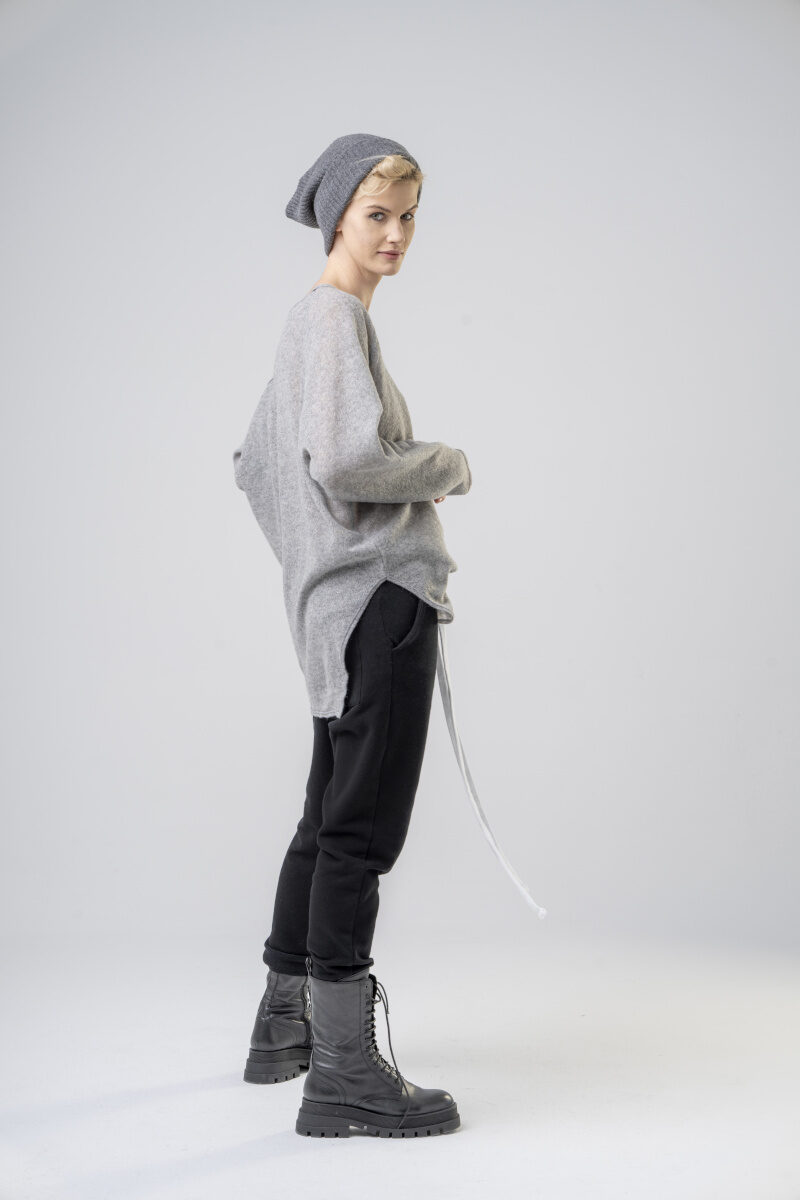 wełniany-sweterek-szary-delCane-kolekcja-Paris