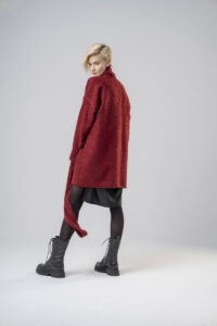 wełniana-kurtka-czerwona-delCane-kolekcja-Paris