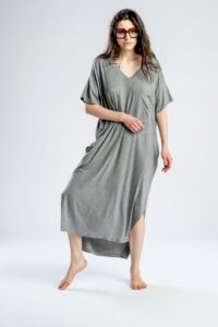 długa-szara-sukienka-delCane-kolekcja-kobe