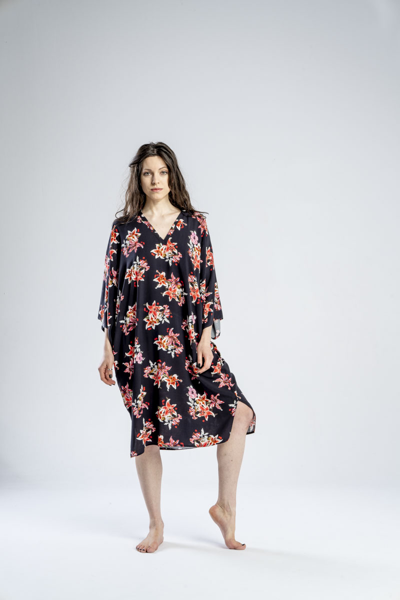 sukienka_kobe_red_flowers_delCane_przód_I sukienka-kimono-delCane-kolekcja-kobe