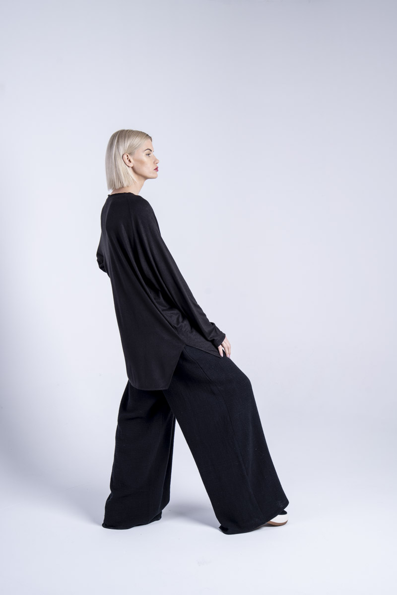 delCane_longsleeve_kioto_black_bok_II longsleeve-bluzka-czarna-kolekcja-kioto-delCane-bok