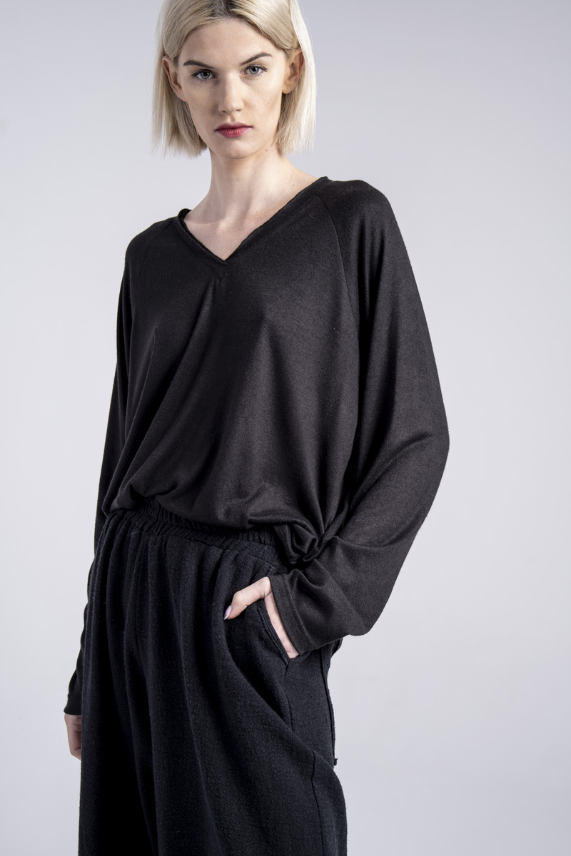 delCane_longsleeve_kioto_black_detal longsleeve-bluzka-czarna-kolekcja-kioto-delCane-detal