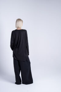 longsleeve-bluzka-czarna-kolekcja-kioto-delCane-tył