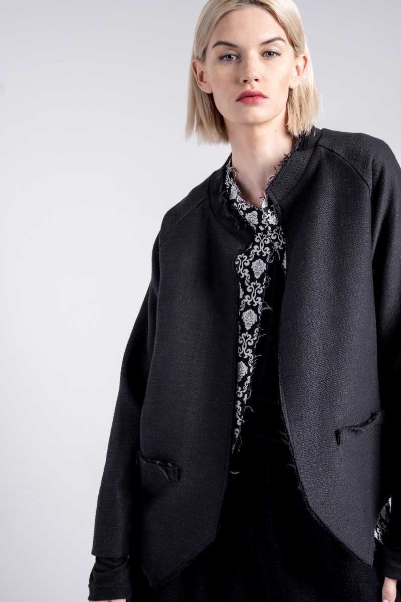 delCane_marynarka_kioto_black_detal marynarka-czarna-żakard-kolekcja-kioto-delCane-detal
