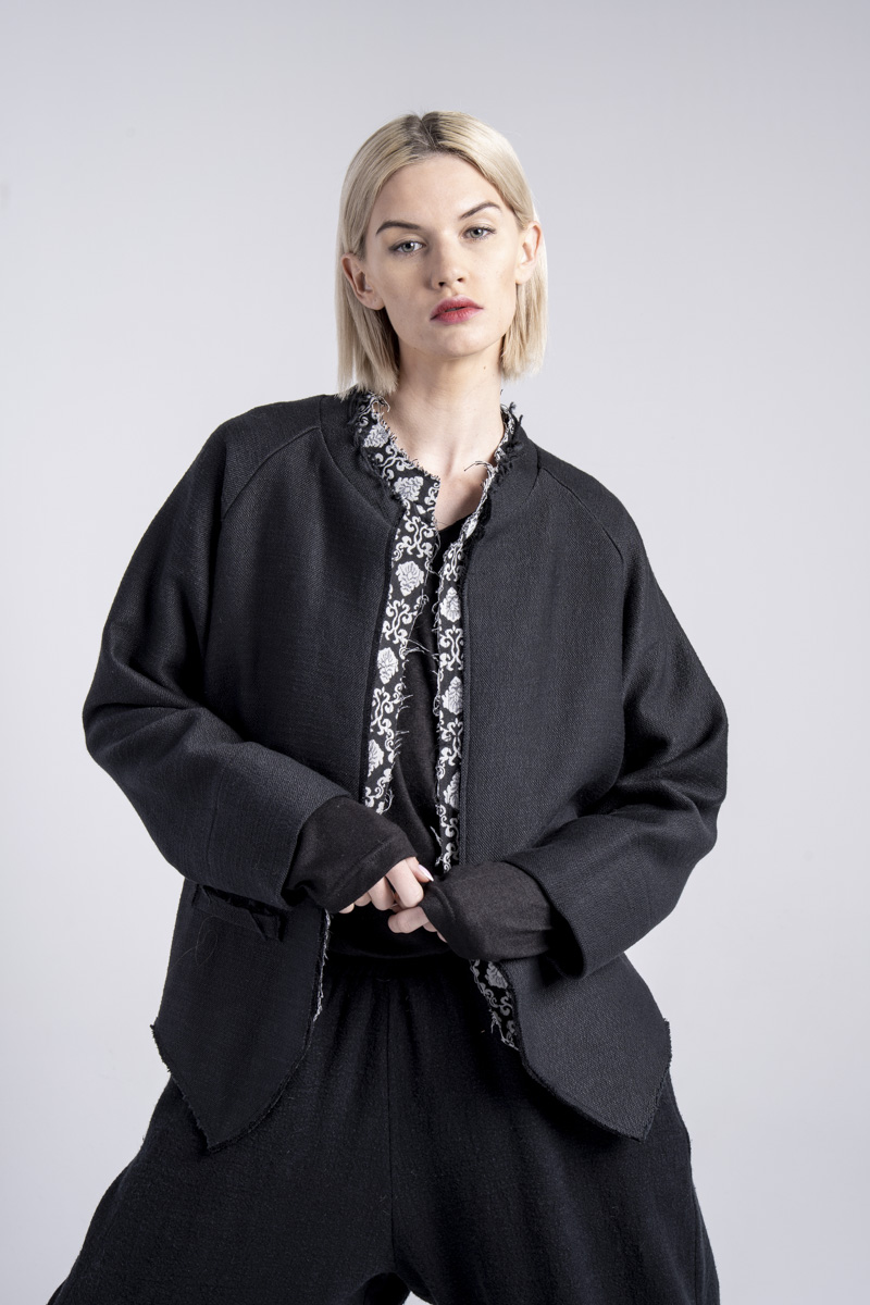 delCane_marynarka_kioto_black_przód_II marynarka-czarna-żakard-kolekcja-kioto-delCane-przód_II
