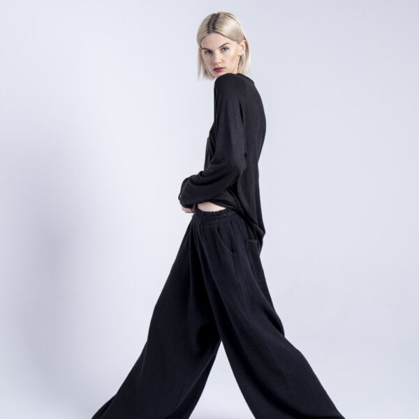 spodnie-czarne-lniane-kolekcja-kioto-delCane-bok