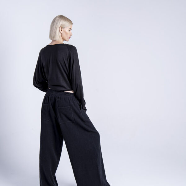 spodnie-czarne-lniane-kolekcja-kioto-delCane-tył