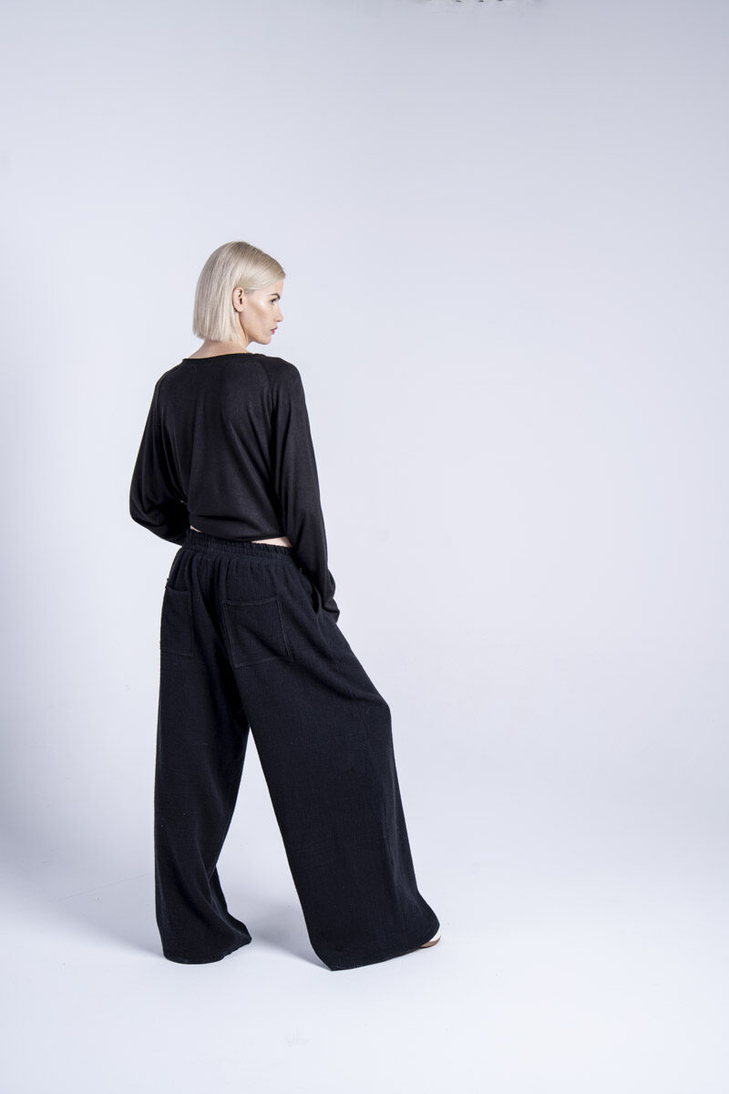 spodnie-czarne-lniane-kolekcja-kioto-delCane-tył