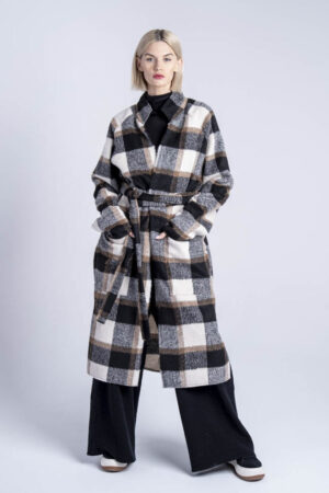 płaszcz-z-wełny-kolekcja-kioto-delCane-przód