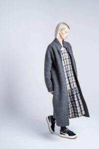 płaszcz-z-wełny-kolekcja-kioto-delCane-bok