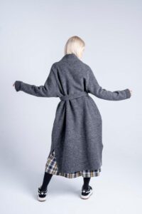 płaszcz-z-wełny-kolekcja-kioto-delCane-tył